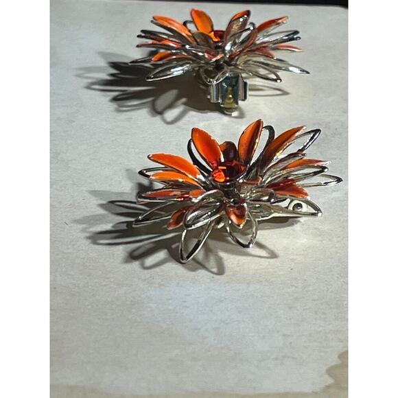 Beautiful Orange Flower Clip On Ear Rings. Orange Jewel in Center. Orange.silver - Picture 2 of 7